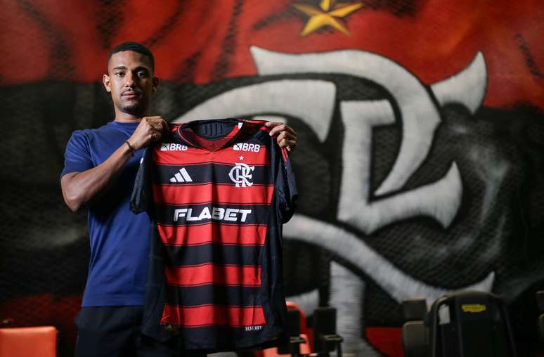 Samuel Lino deve ficar na rela&ccedil;&atilde;o para jogo &ndash;
