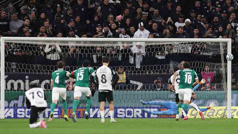 Weverton defendeu o p&ecirc;nalti de Yuri Alberto &ndash;