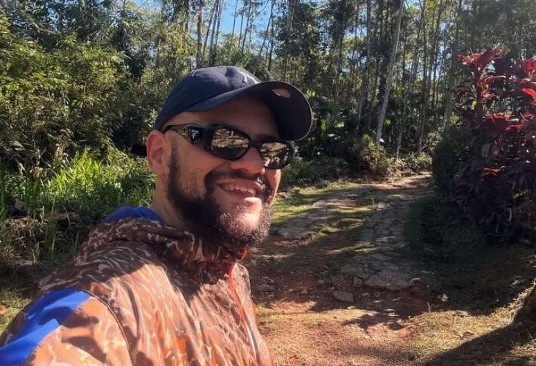 Gominho durante visita à cachoeira no Rio de Janeiro