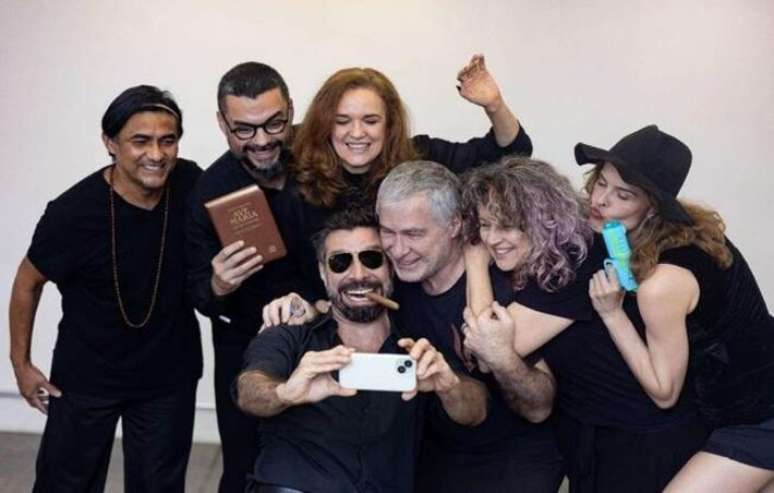 Elenco de 'ORioLear', de Newton Moreno, que estreia no Ita&uacute; Cultural