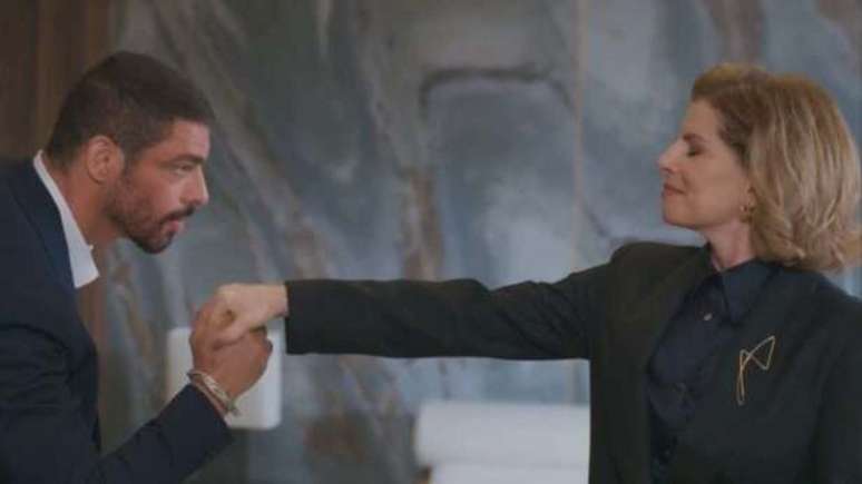 César (Cauã Reymond) e Odete Roitman (Débora Bloch) em ‘Vale Tudo’