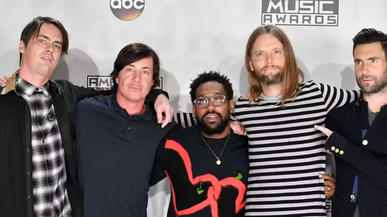 Após traição vir à tona, ex-integrante do Maroon 5 agride esposa