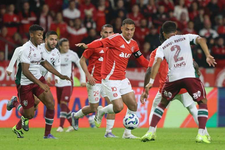 Forte marca&ccedil;&atilde;o sobre Alan Patrick no meio de campo atrapalhou a parte criativa do Internacional &ndash;