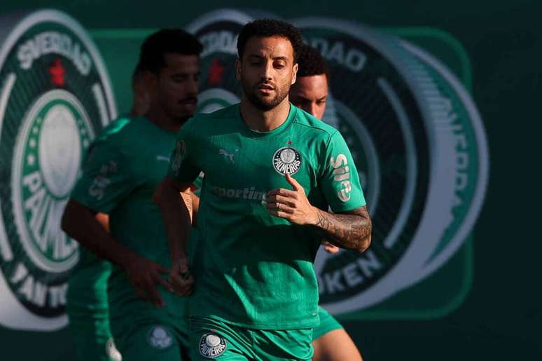 Felipe Anderson vai a campo em treino do Palmeiras &ndash;
