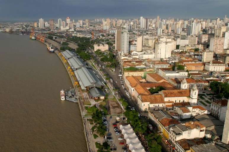 Segundo o IBGE, em Belém, a capital do Pará que receberá a COP30 neste ano, 54,5% (229,1 mil) dos domicílios em centros urbanos ficam em ruas sem árvores