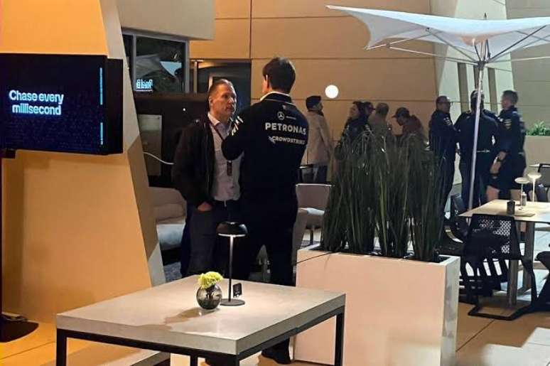 Jos Verstappen e Toto Wolff no in&iacute;cio da temporada em 2024