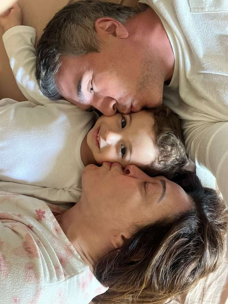 Claudia Raia reflete sobre gravidez aos 55 anos