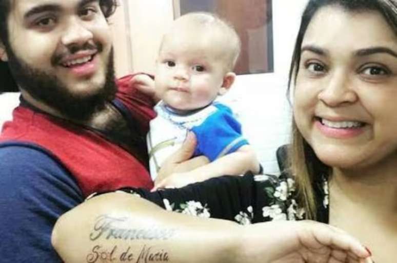 Cantora tinha nome do filho e da neta tatuados no braço