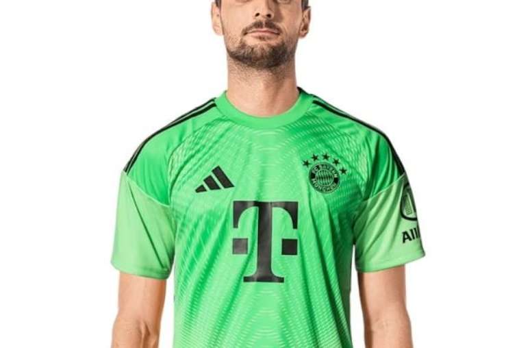 Divulgação - Legenda: Sven Ulreich chegou a cogitar a aposentadoria por causa do estado de saúde do filho