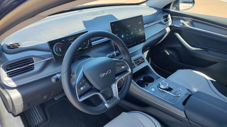 Linha 2026 do sed&atilde; h&iacute;brido chin&ecirc;s ganha nova cor de pintura e pacote ADAS 2 de condu&ccedil;&atilde;o semiaut&ocirc;noma