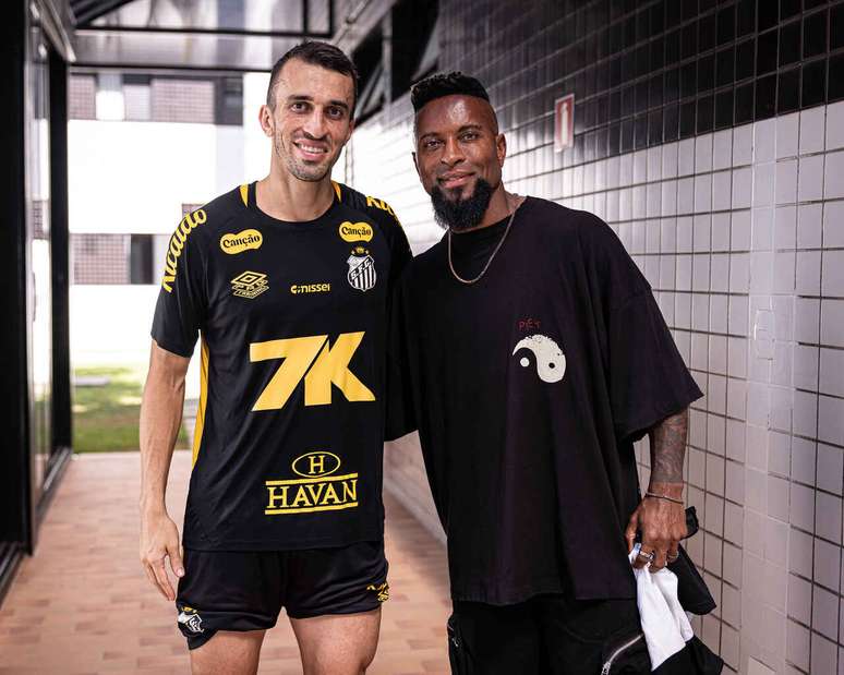 Zé Roberto visitou o CT Rei Pelé –