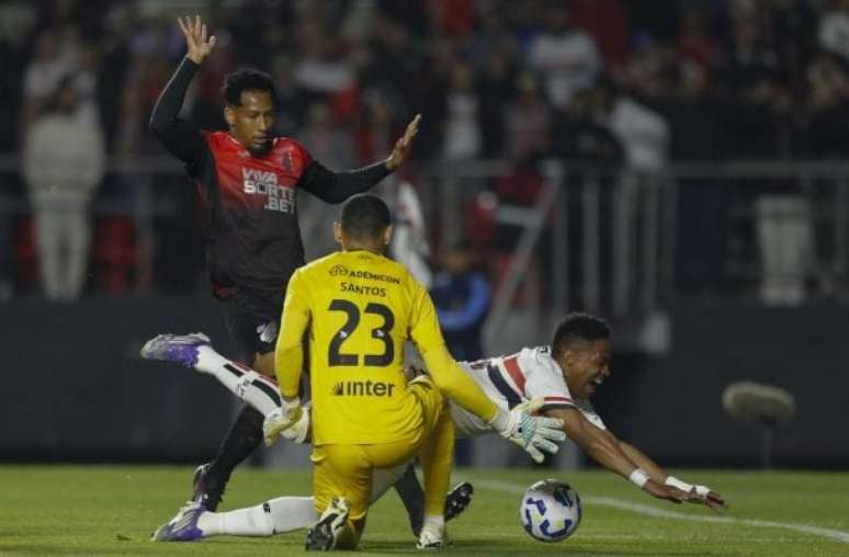Wendell se machucou na partida contra o Athletico Paranaense –