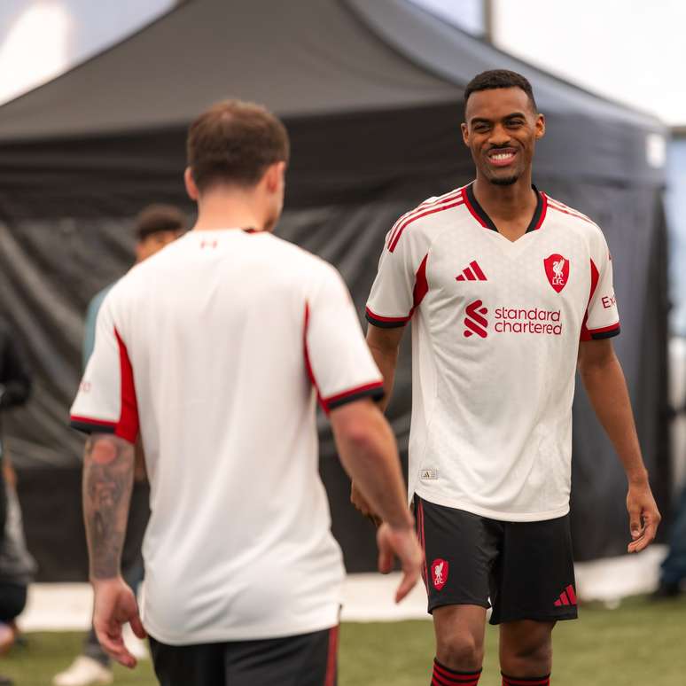 Gravenberch e Mac Alistter 