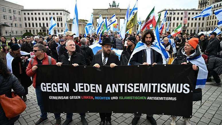 Grupos pr&oacute;-Israel tamb&eacute;m sa&iacute;ram &agrave;s ruas alem&atilde;s para condenar o antissemitismo