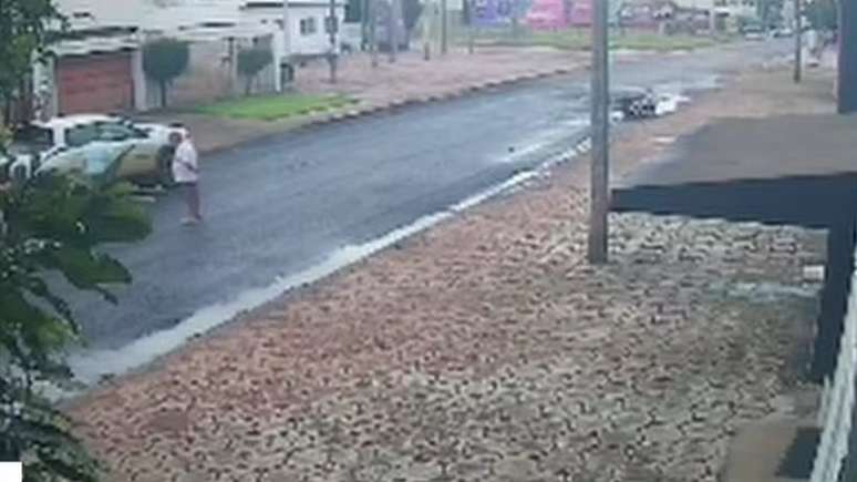 Bebê de 1 ano morre após ser atingido por portão