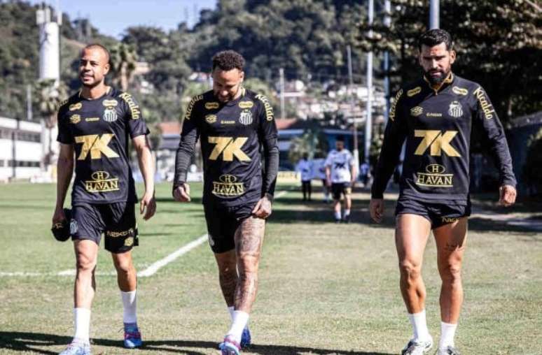 Zé Roberto visitou o CT Rei Pelé –