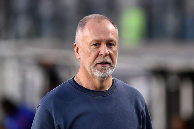 Mano Menezes tenta fazer o Gr&ecirc;mio reagir na temporada &ndash;