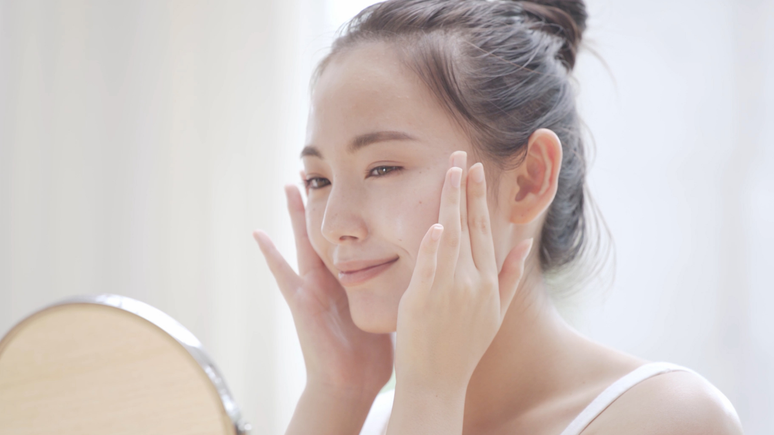 Face in the gym: 10 exercises to make the face firm and young