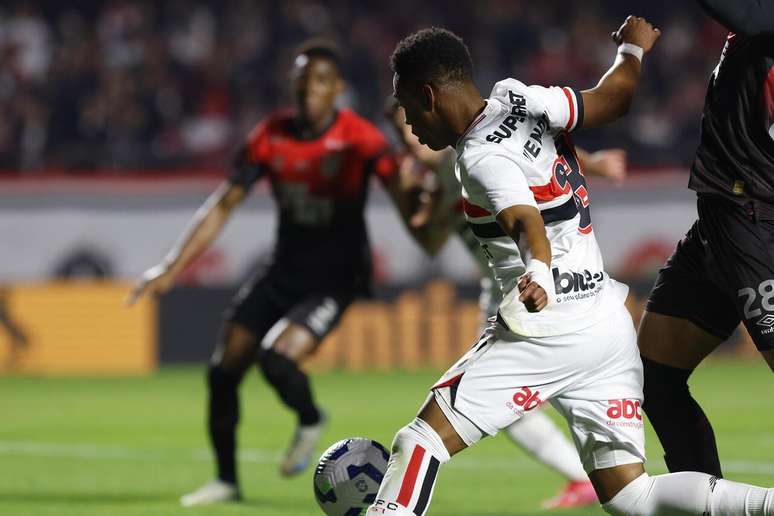Wendell se machucou na partida contra o Athletico Paranaense –