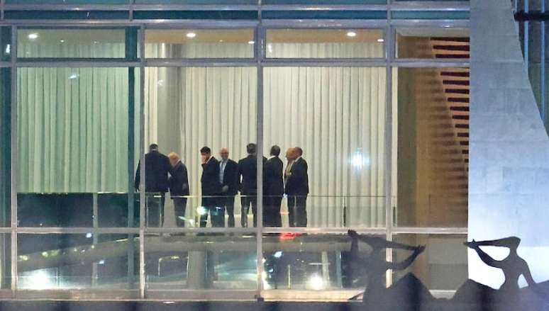 Jantar de Lula com ministros do STF no Palácio da Alvorada; Messias, Gonet e Lewandowski também estiveram presentes