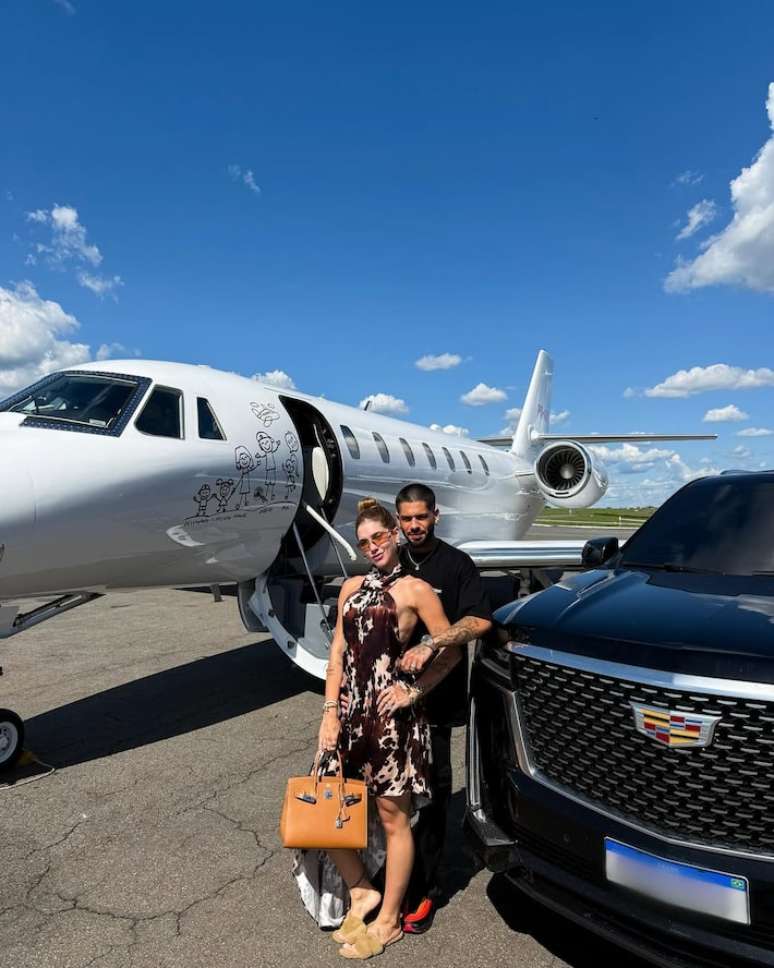 Virginia e Ze Felipe compraram veículos, imóveis e até um avião juntos ao longo dos quatro anos de casamento