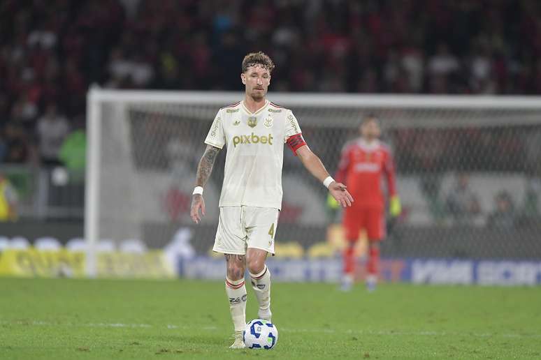 Léo Pereira, do Flamengo, em jogo contra o Atlético-MG