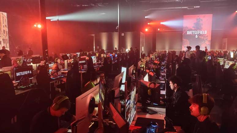 Evento da Electronic Arts em Los Angeles para imprensa e streamers, onde foi poss&iacute;vel testar Battlefield 6