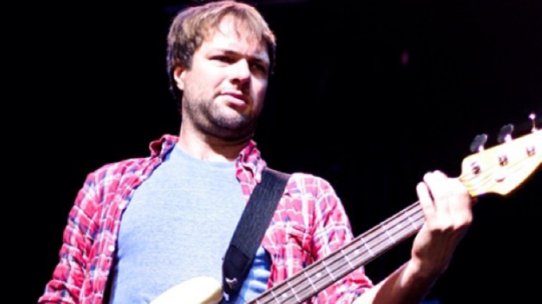 Esposa de ex-baixista do Maroon 5 acusa músico de agressão após confronto por traição: ‘Apavorada’