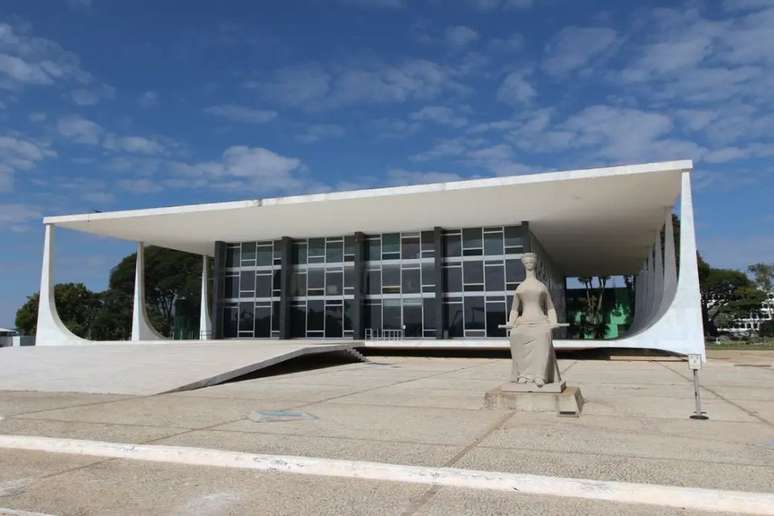 STF retoma sessões após recesso e fará defesa de Moraes