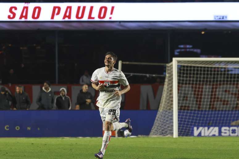 Pablo Maia fez gol pelo São Paulo contra o Athletico