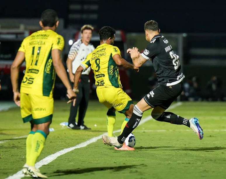 Mirassol e Vasco duelaram neste sábado, no Maião –