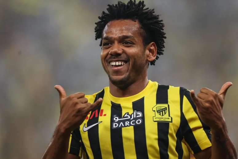 Romarinho em ação pelo Al-Ittihad