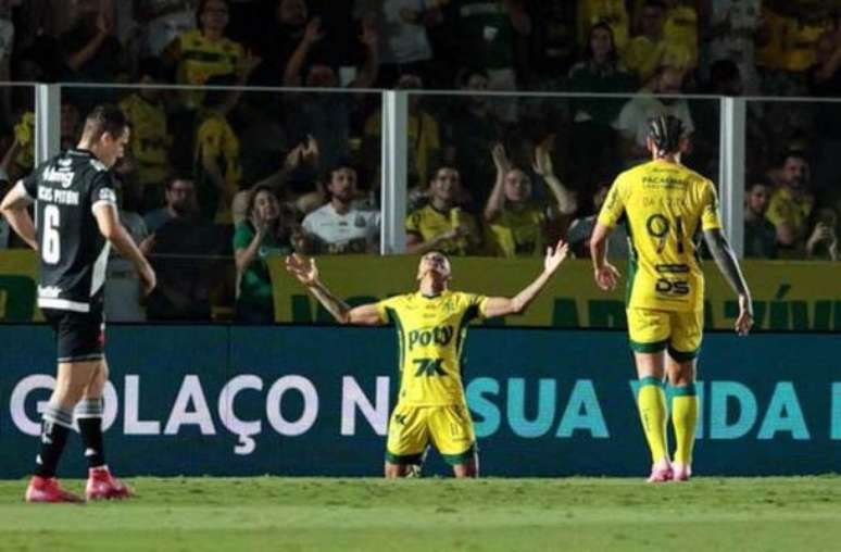 Mirassol e Vasco duelaram neste sábado, no Maião –