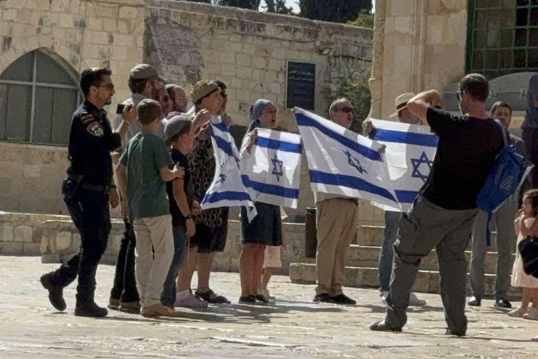 Ben-Gvir liderou um grande grupo de colonos em uma marcha no complexo da Mesquita de Al-Aqsa