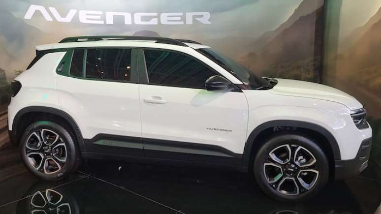 Jeep Avenger foi mostrado para a imprensa em meados de maio