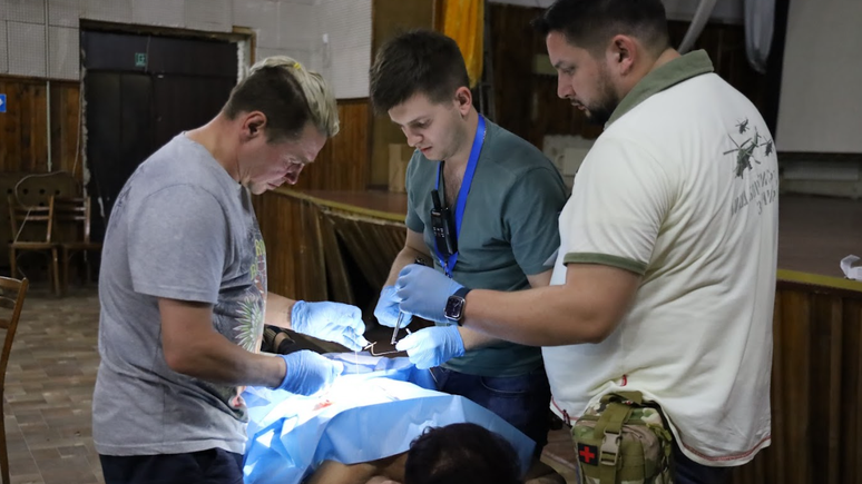 The gynecologist in Ukraine traveling in the front line of the war