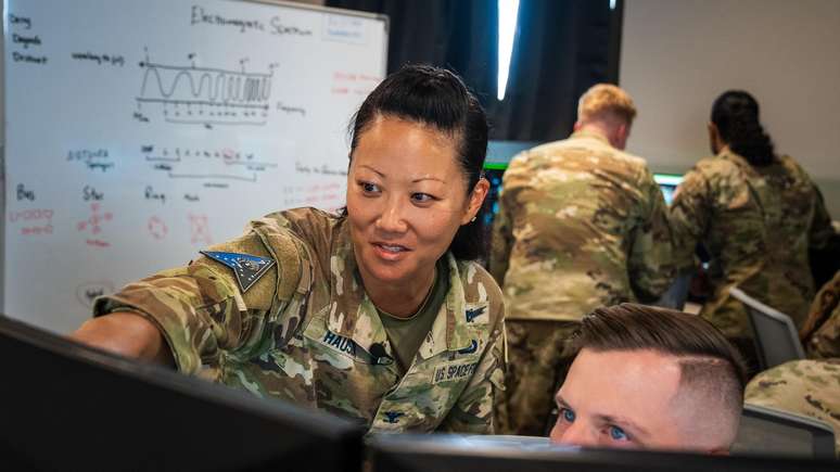 Para a coronel Phoenix Hauser, os Estados Unidos precisam se preparar para o conflito no espa&ccedil;o