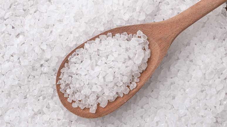 Ritual with coarse salt to clean the soul
