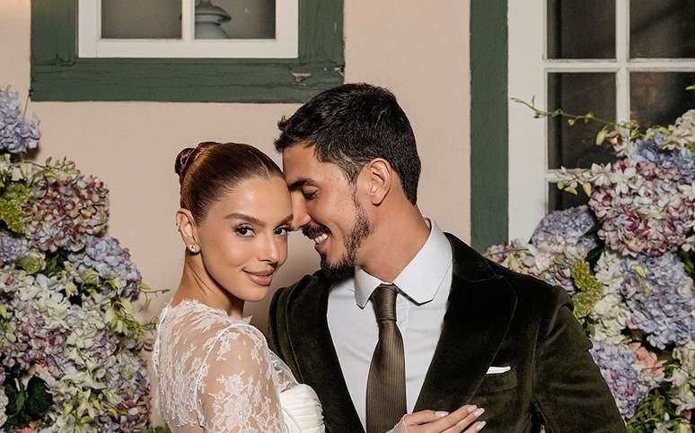 Giovanna Lancellotti e Gabriel David se casam em festa luxuosa