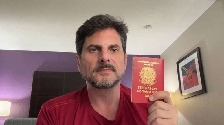 O passaporte diplomático é uma das cinco modalidades de passaporte que o governo brasileiro concede aos seus cidadãos