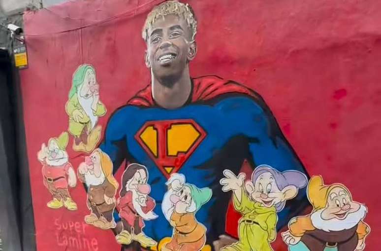 Muro amanheceu assim nesta segunda-feira &ndash;