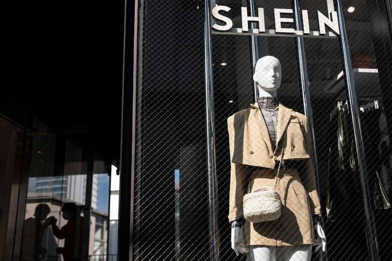 Shein foi multada por divulgar informações ambientais enganosas