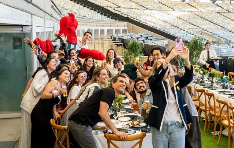 Pedro Cardoso e Joana Bittencourt ao centro na imagem