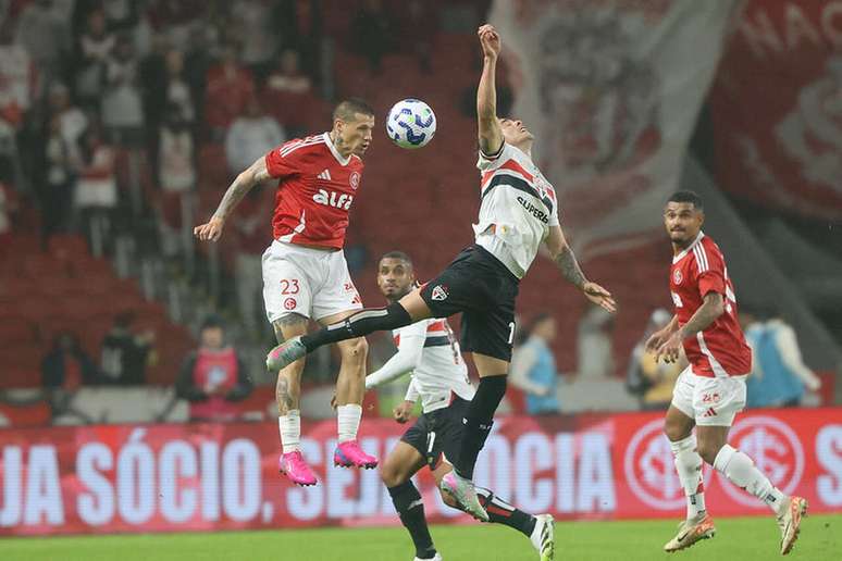Internacional perdeu para o S&atilde;o Paulo em pleno Beira-Rio &ndash;