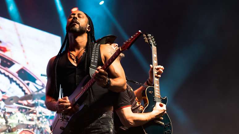 Angra durante show em S&atilde;o Paulo, 2025 -