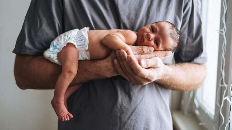 Câmara aprovou urgência para projeto que amplia licença-paternidade para 15 dias