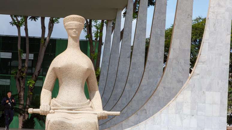 Em dezembro de 2023, o STF determinou que o Congresso teria 18 meses para regulamentar o direito à licença-paternidade, conforme previsto na Constituição