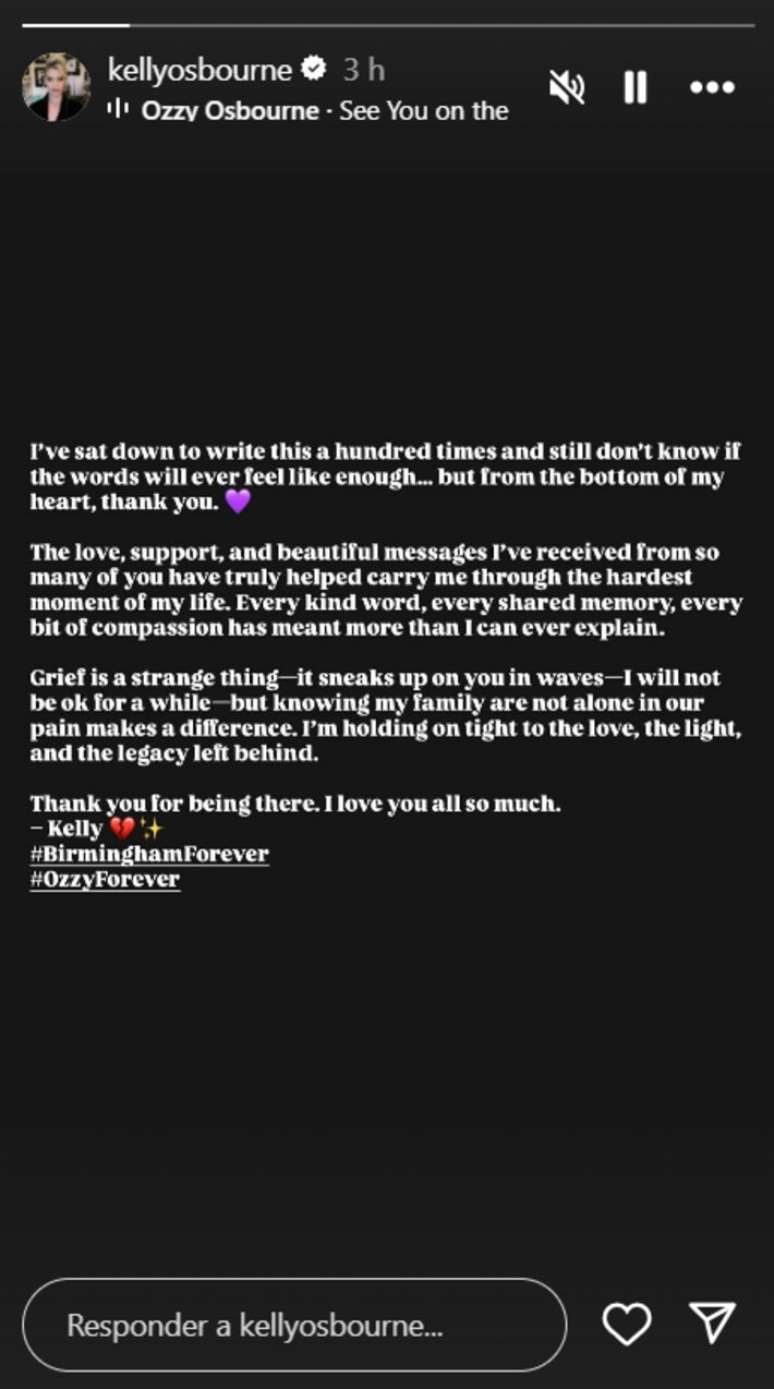 “Estou me agarrando firmemente ao amor, à luz e ao legado deixado para trás”, escreveu Kelly Osbourne