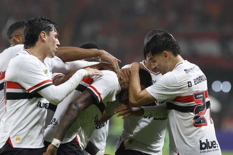 Arboleda marcou um dos gols do S&atilde;o Paulo na vit&oacute;ria contra o Inter &ndash;