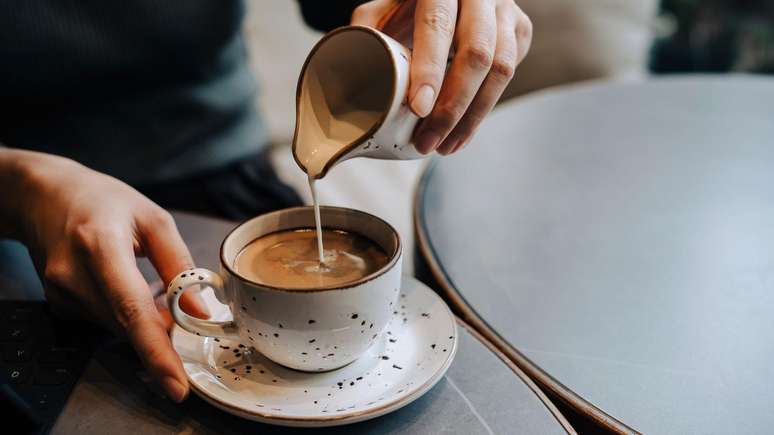 Caffeine can make us more vigilant and less sleepy due to the effect on the brain and the nervous system Caffeine can make us more vigilant and less sleepy due to the effect on the brain and the nervous system